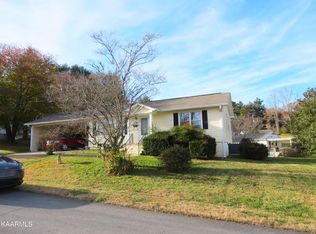 126 S Seneca Rd, Oak Ridge, TN 37830