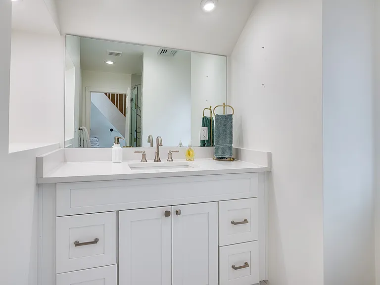 82 Powell Ave — Photo 16