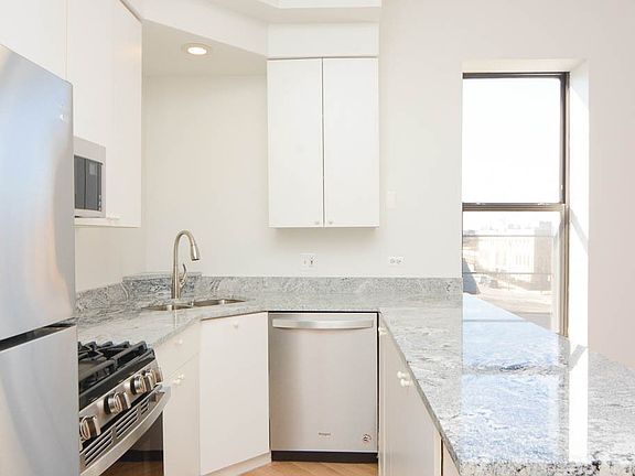 3rd image of 837 W Grand Ave #F4