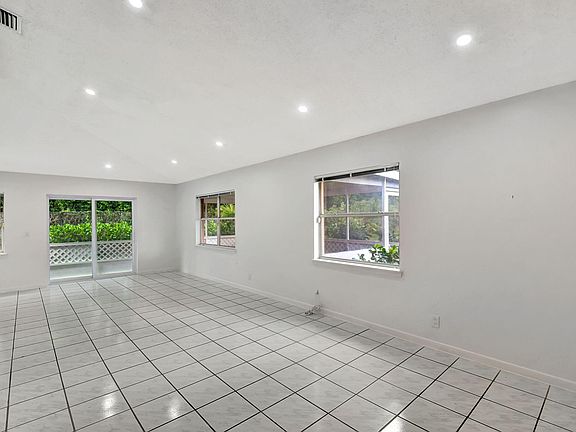 3rd image of 10390 Boynton Place Circle