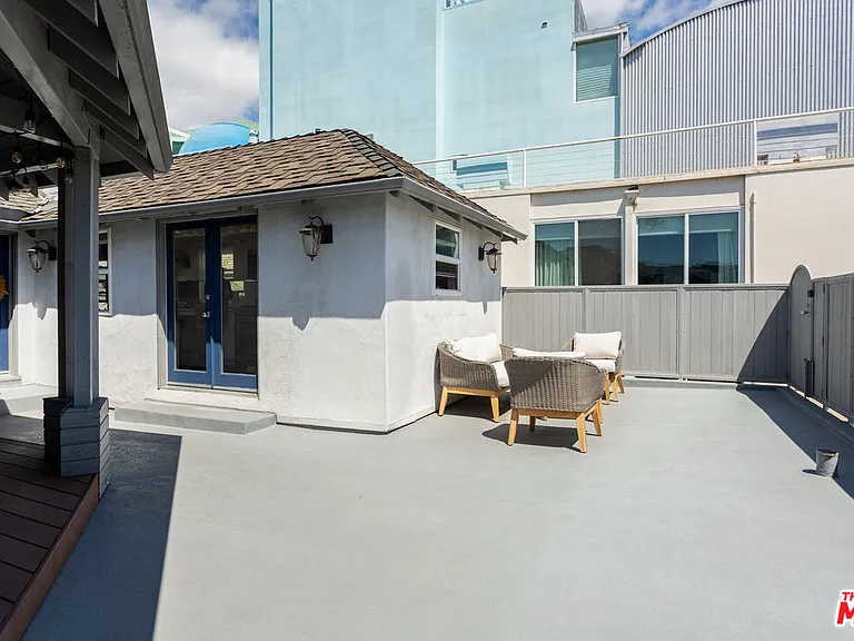 444 S Roxbury Dr #B — Photo 25