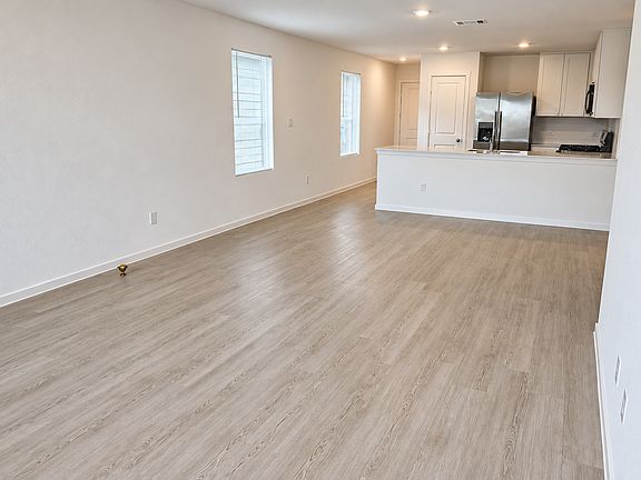 4th image of 313 Rockies Rd #313