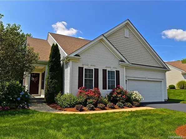 432 Tee Shot Drive #432, Oxford, CT 06478