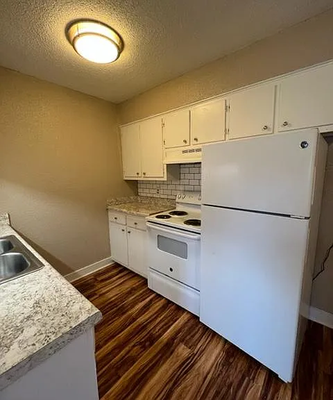 420 Bethel St — Photo 6