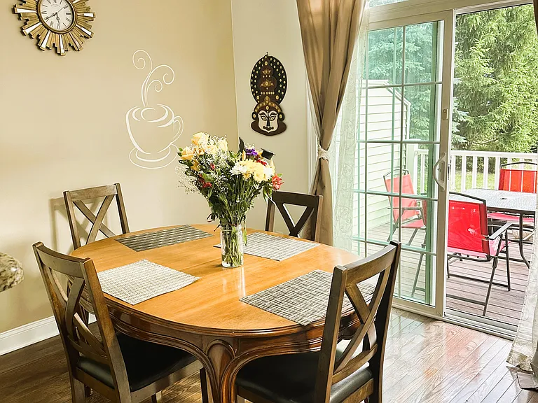 Casual dining area +deck
