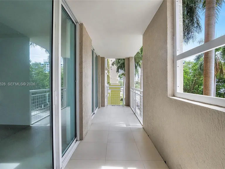 2000 N Bayshore Dr #211 — Photo 2