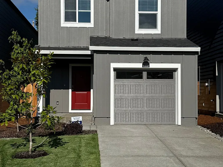 1102 SE 193rd Pl — Photo 4