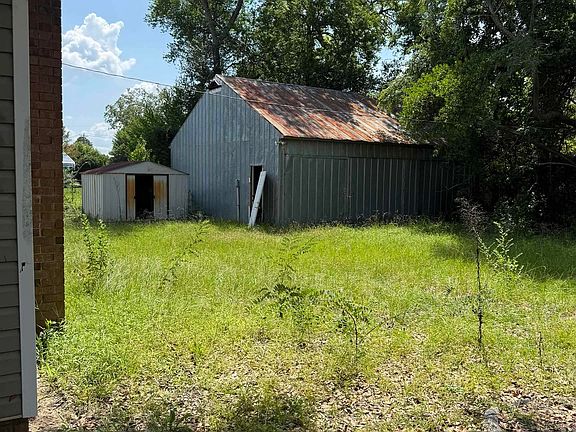 3rd image of 221 Magnice Ave