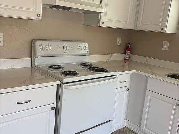 4th image of 4828 Swan Dr