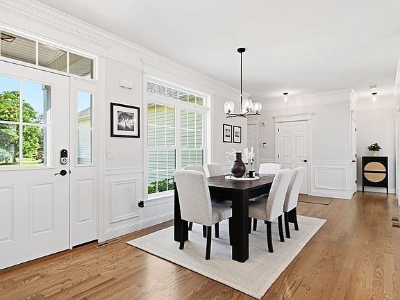 5th image of 112 Farmington Cir