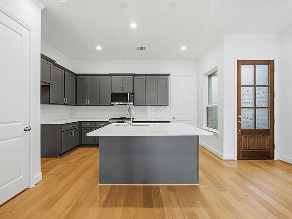 2nd image of 5527 Katy Fwy