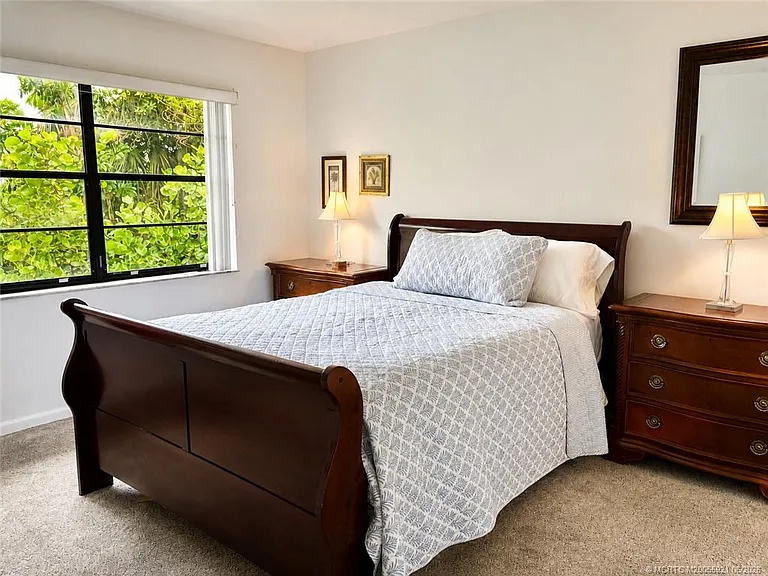 615 NW Oleander St #202 — Photo 11