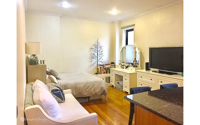 Rented by Douglas Elliman | media 7