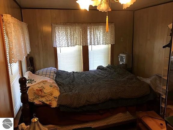 4th image of 2429 Oakwood Ave