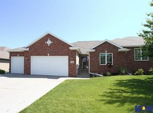 7520 Phares Dr, Lincoln, NE 68516