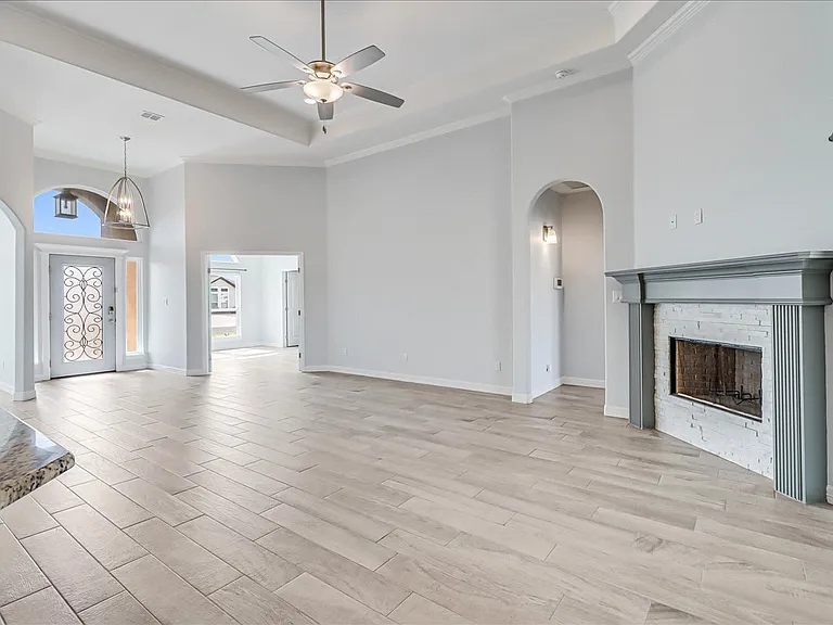 15501 Escapade St — Photo 3