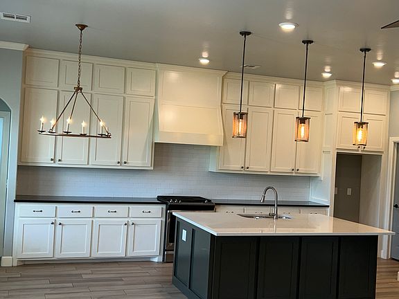 4th image of 709 NW 192nd Ter