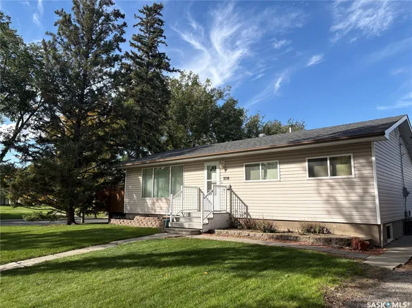 3116 3rd Avenue N, Regina, SK S4R 0W6