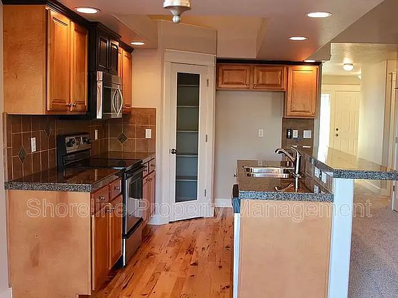 2nd image of 902 N Park Vista Ave