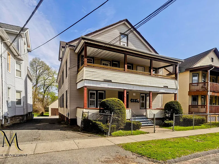 61 Hill St — Photo 21