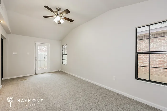 105 Caprock Dr — Photo 6
