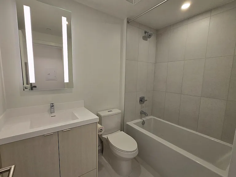 60 Central Park Dr #2110 — Photo 7