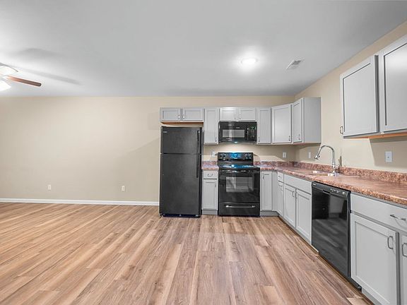 5th image of 1653 W Independence St #106