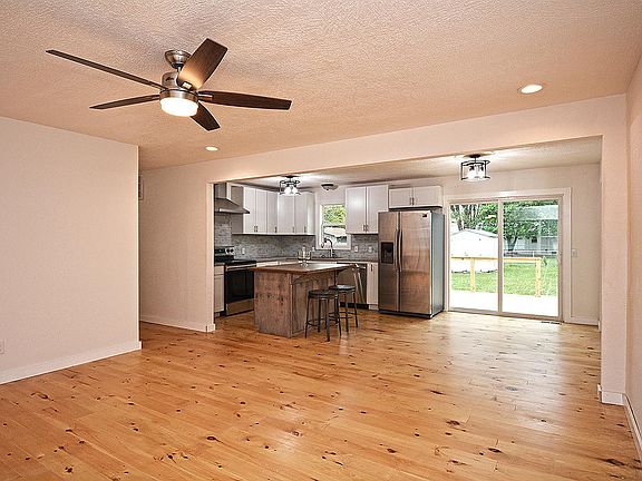 5th image of 908 Shafer St