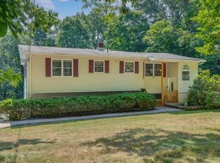 15 Hidden Glen Ln, Airmont, NY 10952