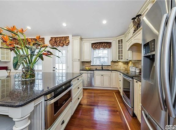 3rd image of 23 Searington Dr