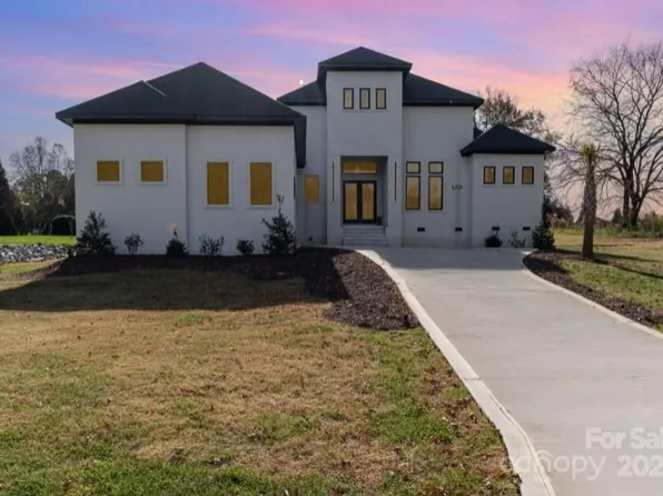 8306 Rolling Fields Rd, Mint Hill, NC 28227