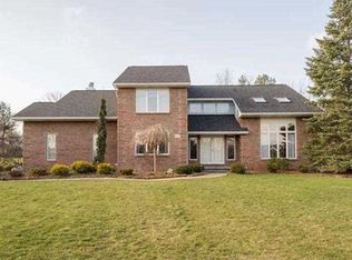 180 Fox Meadow Ln, Orchard Park, NY 14127