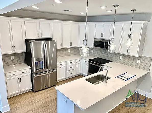 822 Wesley Ln, Charlottesville, VA