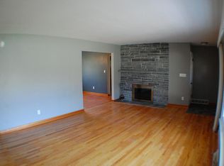 8824 N Greenvale Ct, Bayside, WI 53217