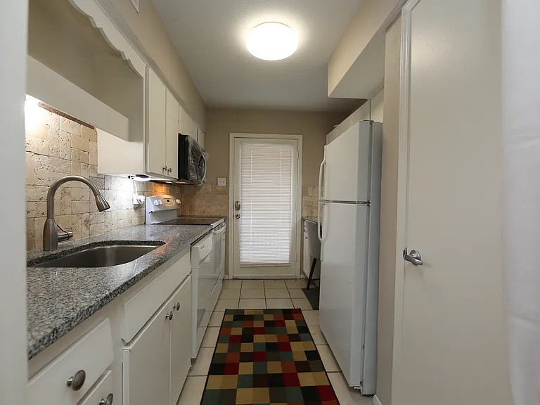 7727 Meadow Park Dr #111 — Photo 1