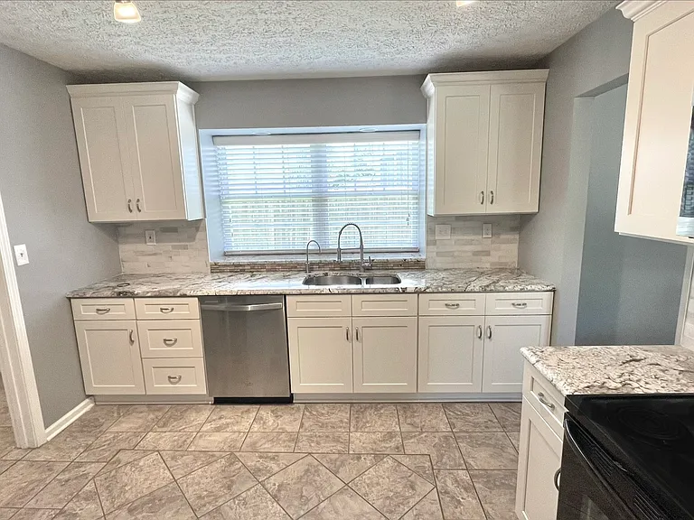 645 Declaration Ct — Photo 14