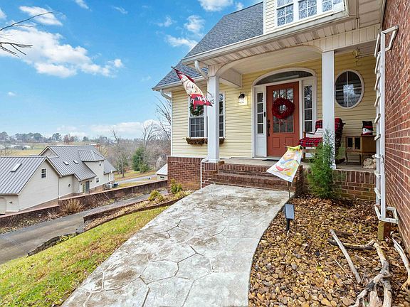 5th image of 42 Greenleaf Dr