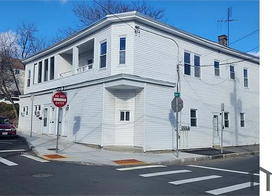 228 Smith St — Photo 2
