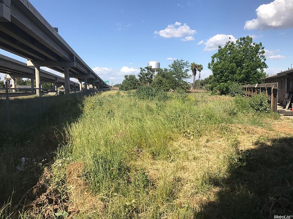 1st image of 642 S Los Angeles Ave