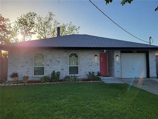 2208 N Bengal Rd