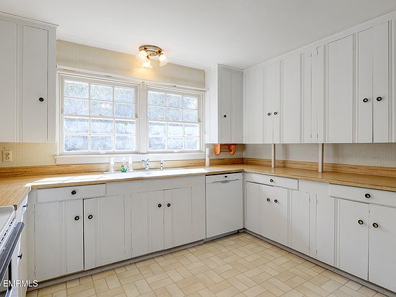 4th image of 5019 N Hills St