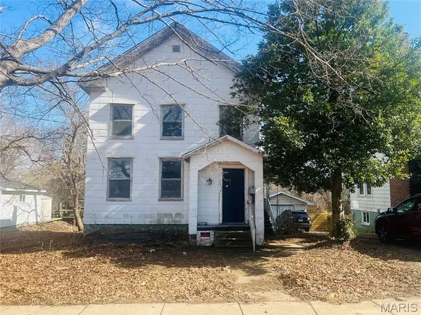 139 N Broad St, Hillsboro, IL 62049