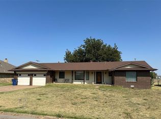 811 N 3rd St, Okeene, OK 73763