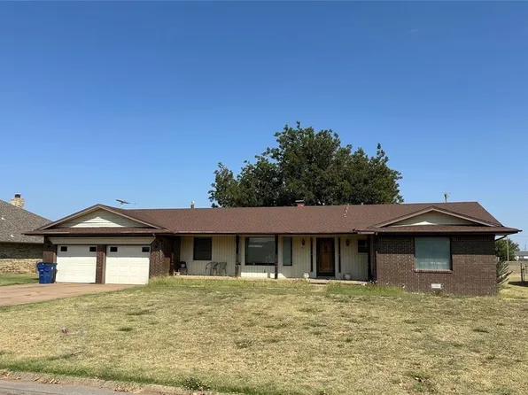 811 N 3rd St, Okeene, OK 73763