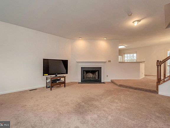 4th image of 404 Rugby Rd