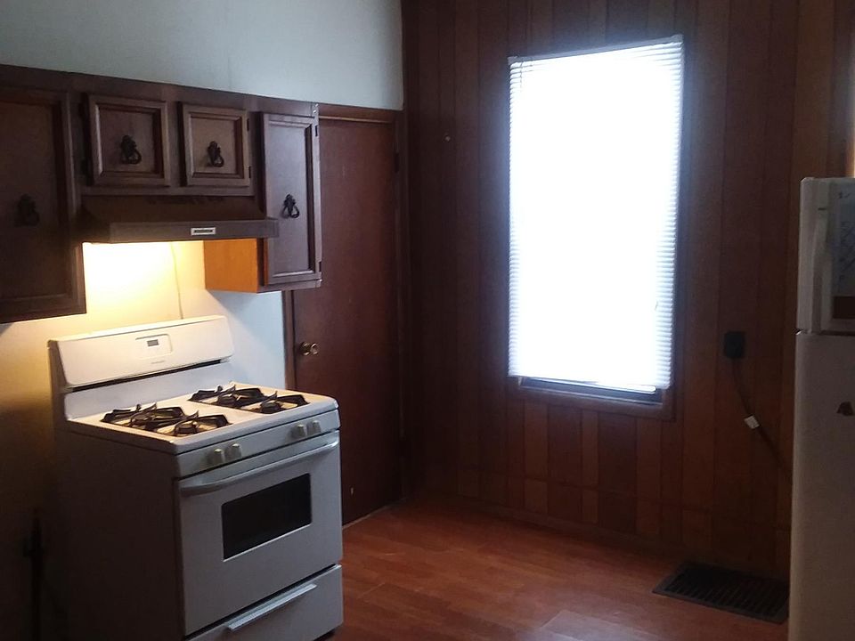 2nd image of 1721 Pershing Ave