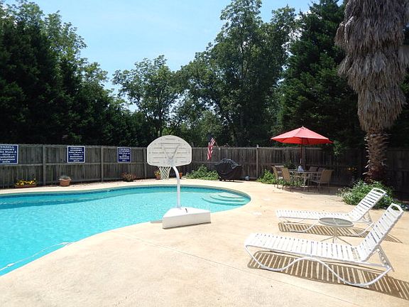 4th image of 138 Cambridge Dr