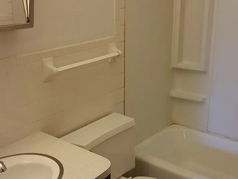 2301 W 4th St #2 — Photo 7