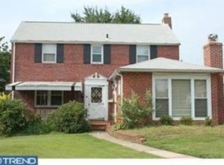 16 Colonial Park Dr, Springfield, PA 19064