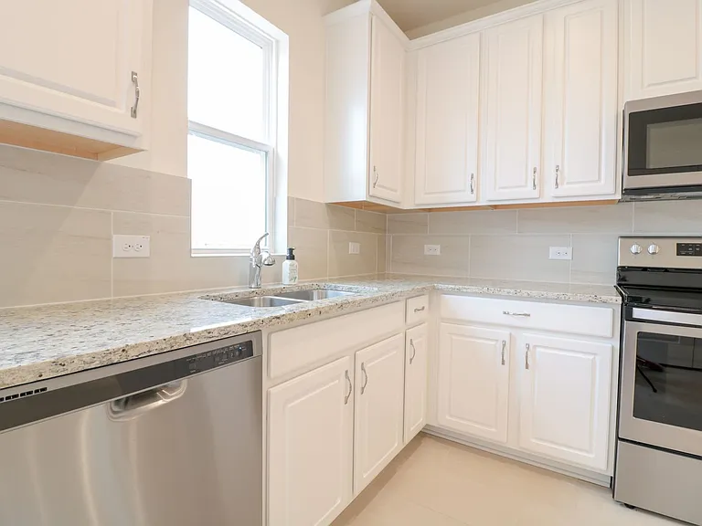 6416 Routenburn St — Photo 8